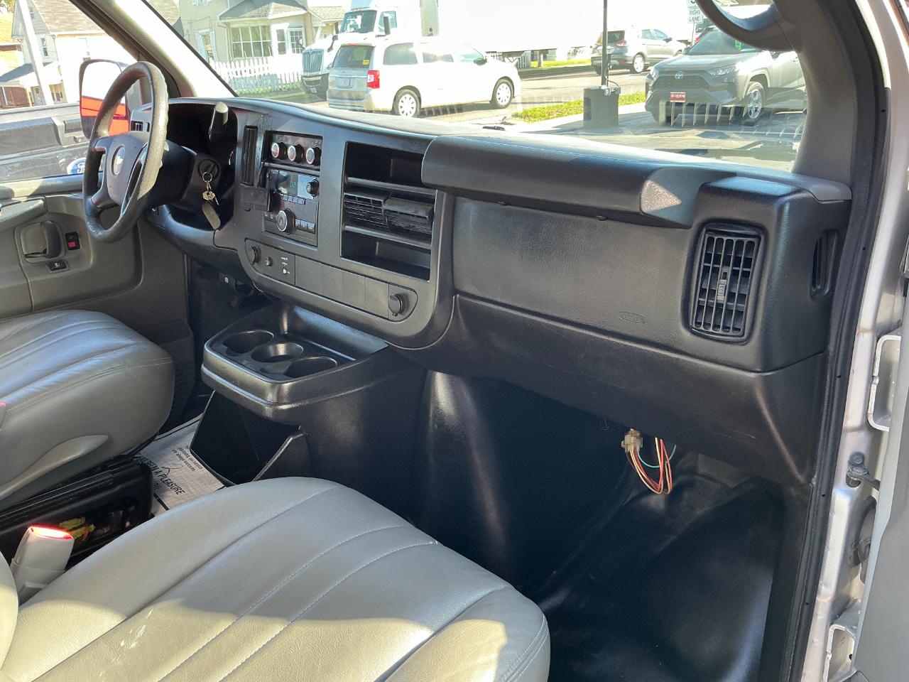 Chevrolet Express Cargo Van RWD 2500 135" 2014