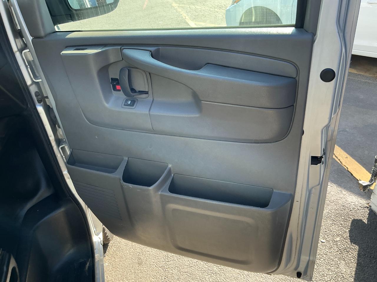 Chevrolet Express Cargo Van RWD 2500 135" 2014