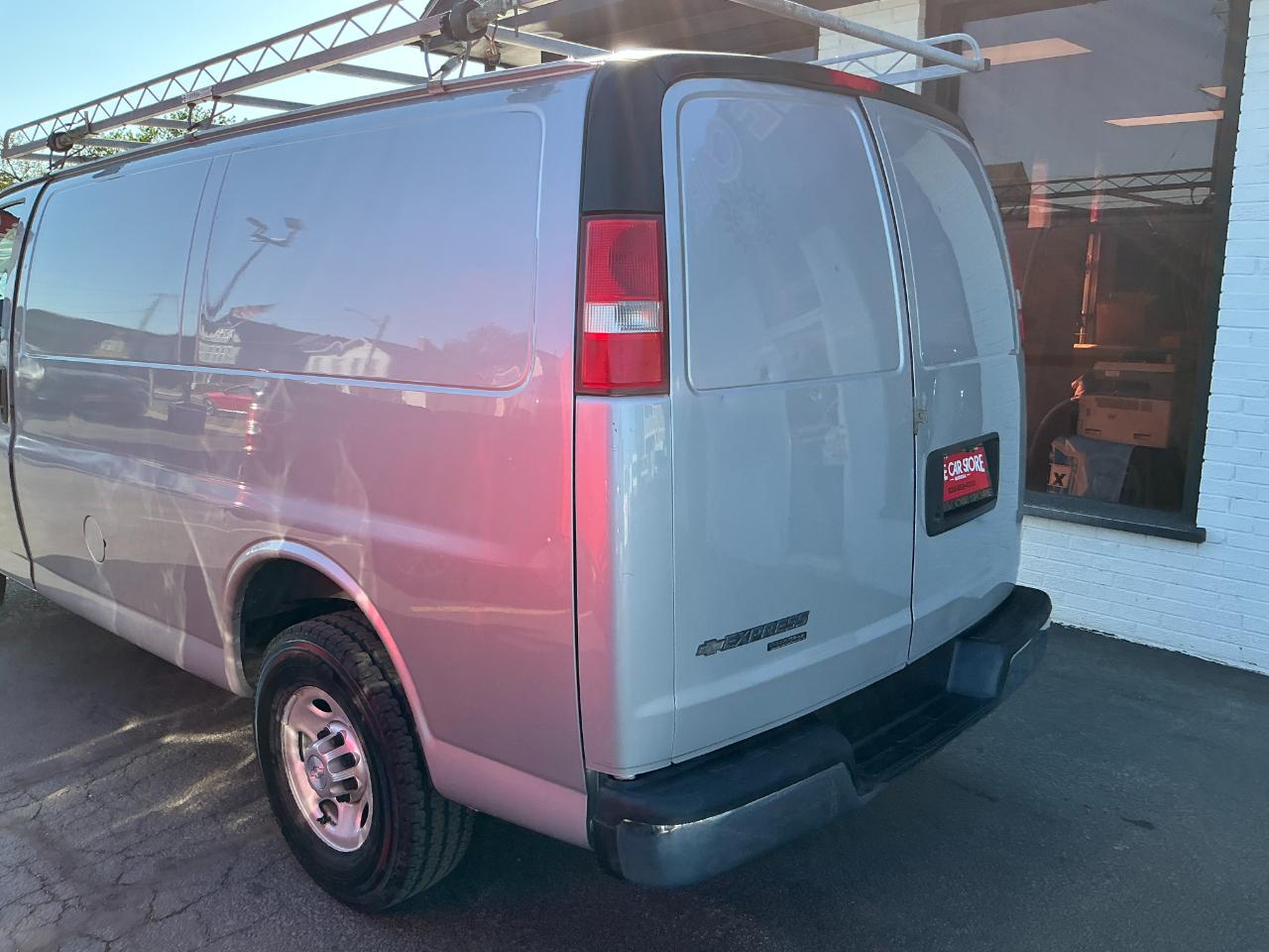 Chevrolet Express Cargo Van RWD 2500 135" 2014