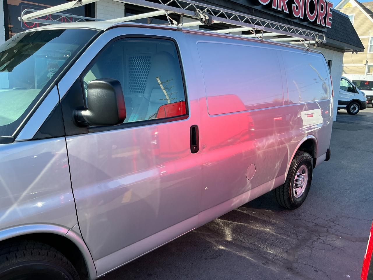Chevrolet Express Cargo Van RWD 2500 135" 2014