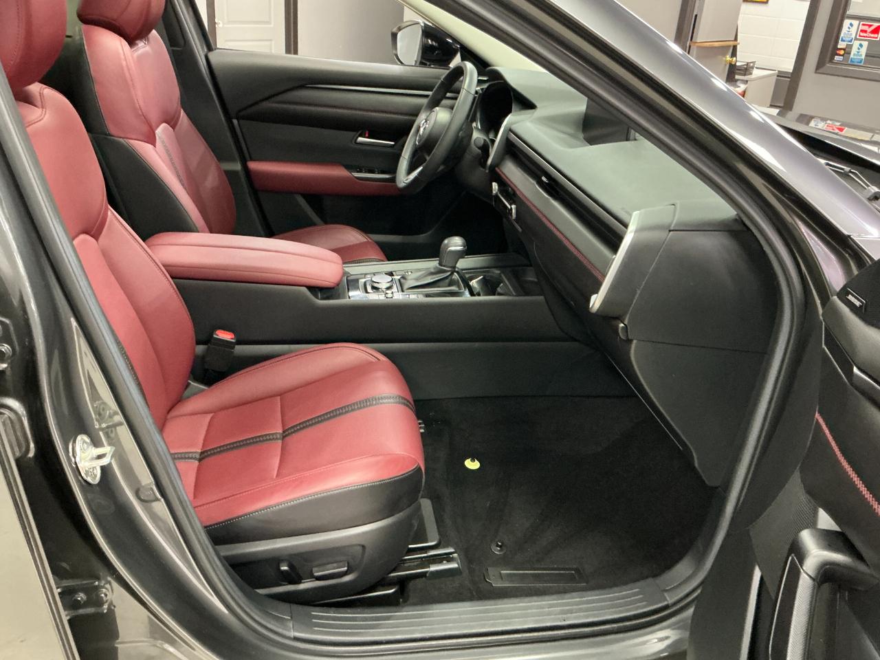 Mazda CX-50 Hybrid Premium Package AWD 2025