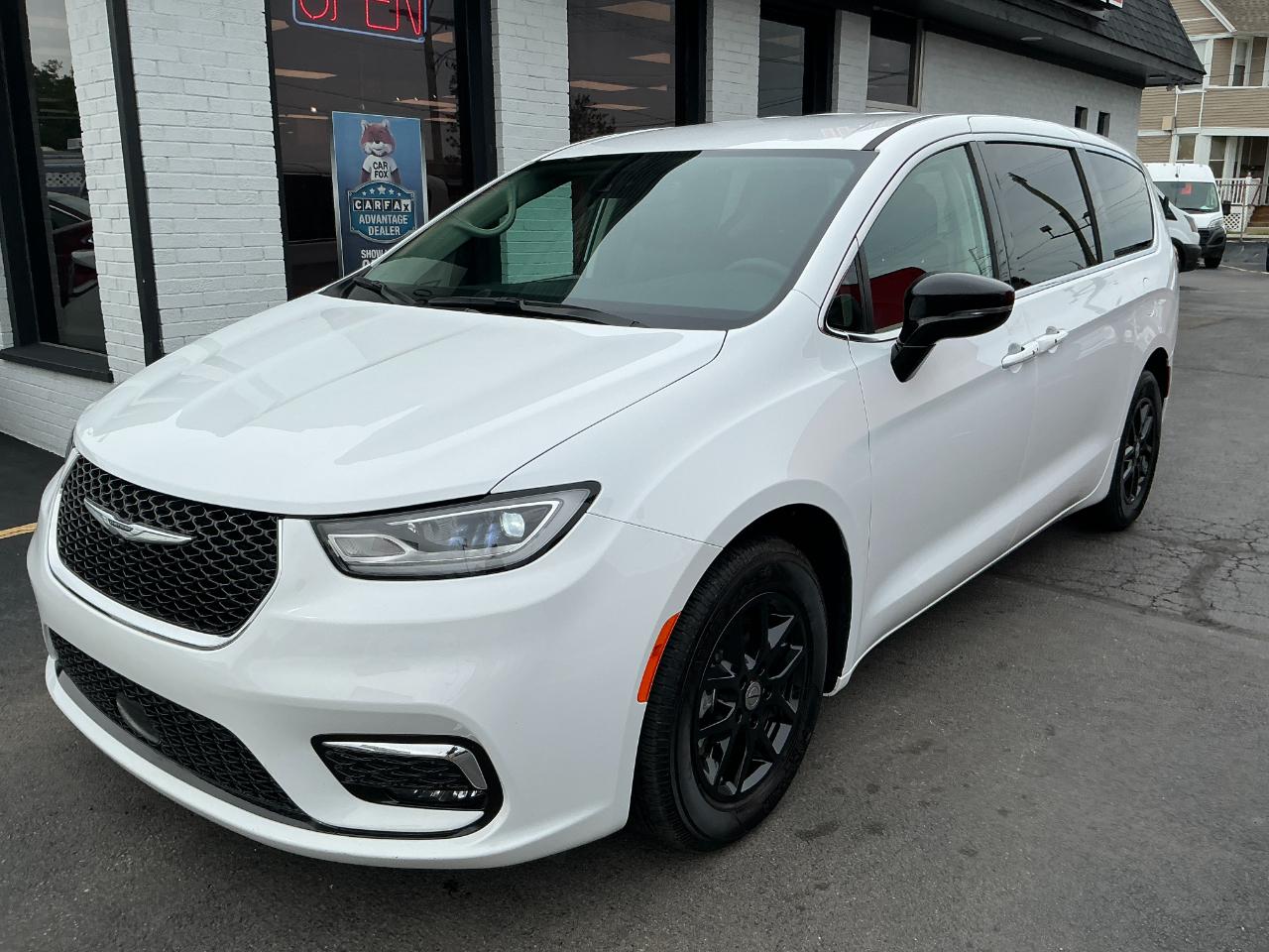 Chrysler Pacifica Touring L FWD 2024