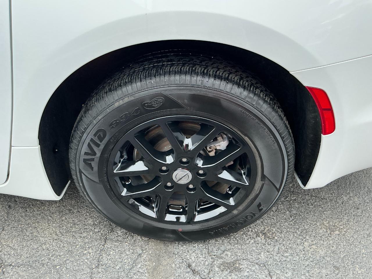 Chrysler Pacifica Touring L FWD 2024