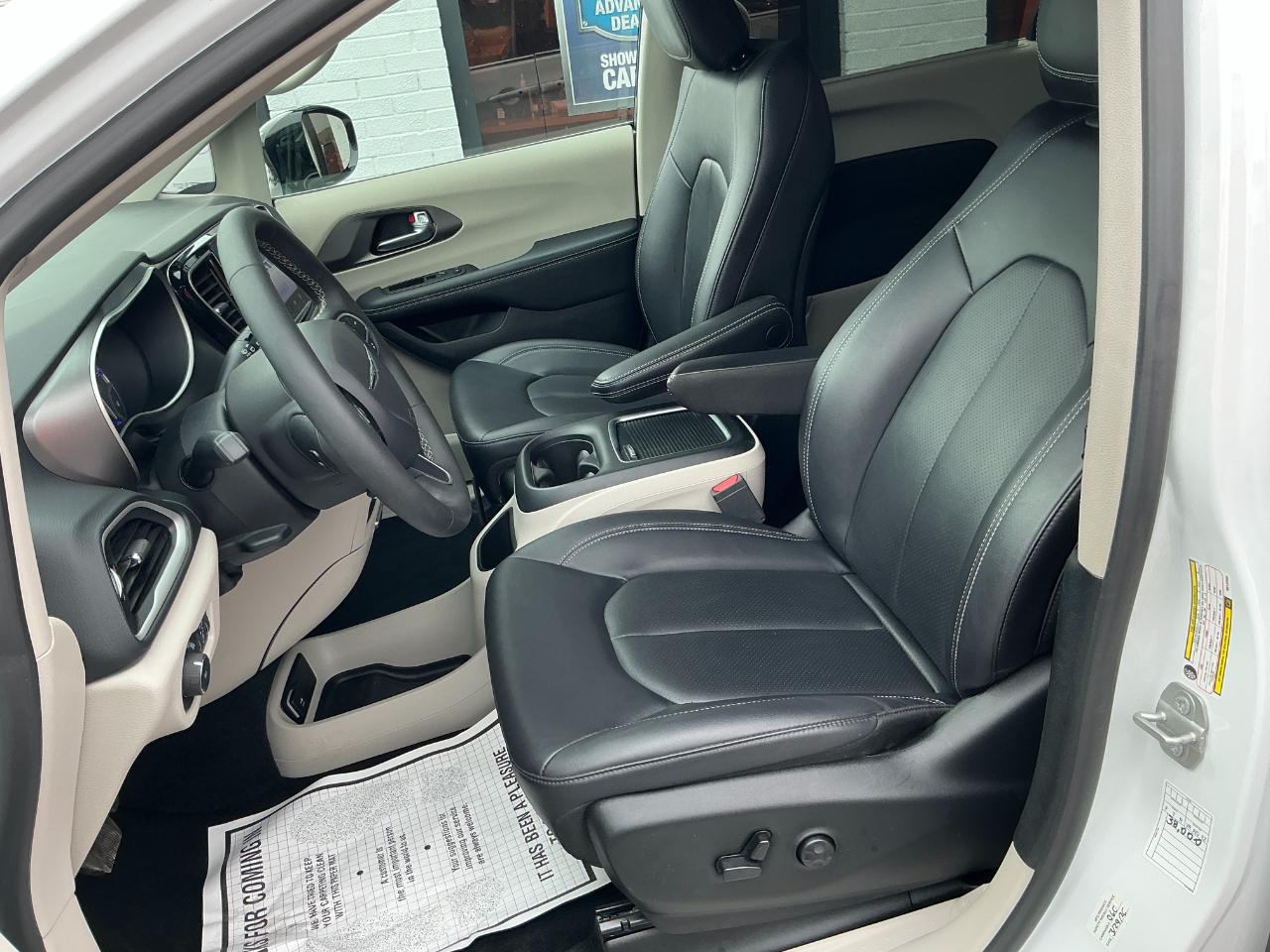 Chrysler Pacifica Touring L FWD 2024