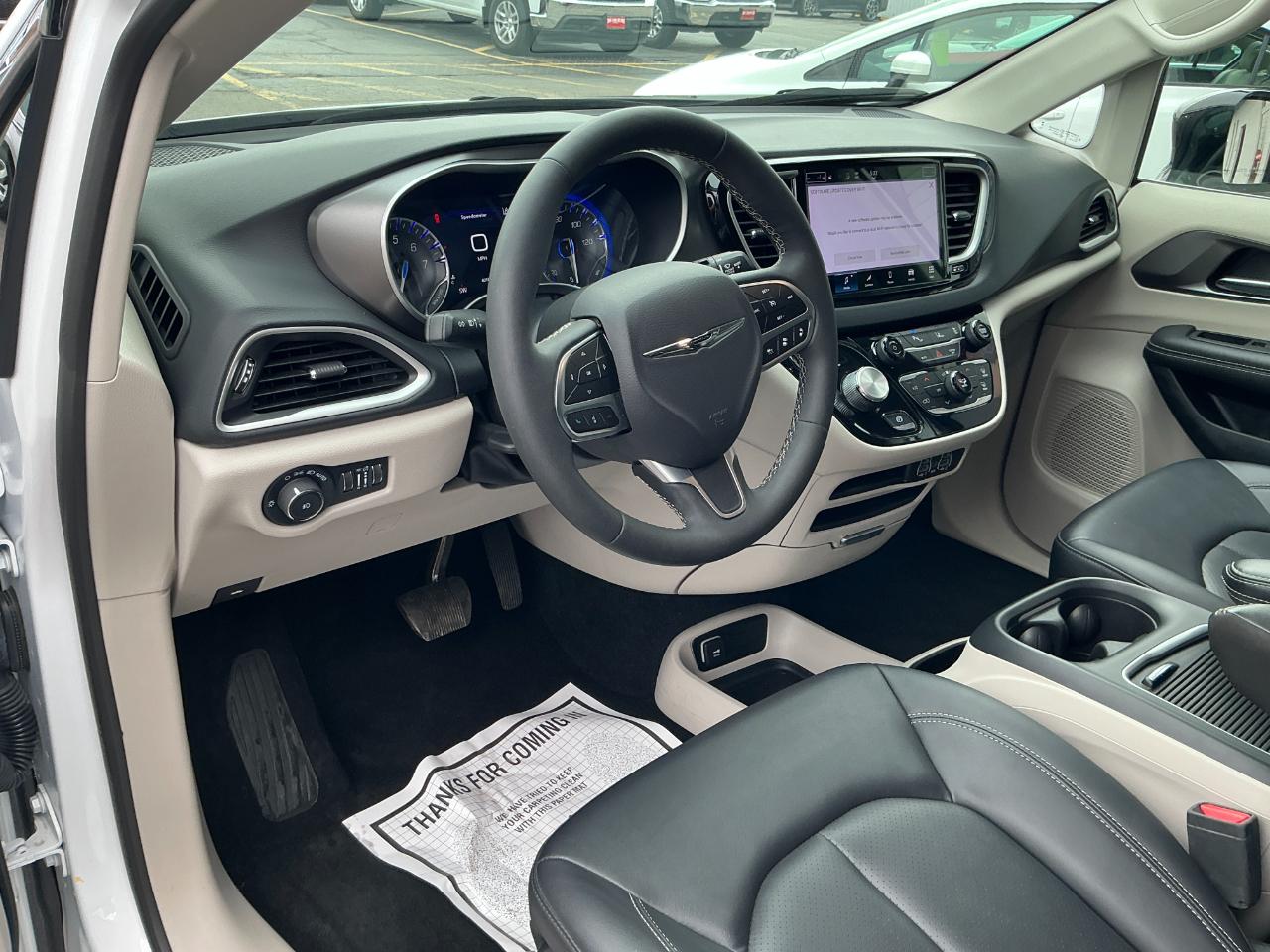 Chrysler Pacifica Touring L FWD 2024