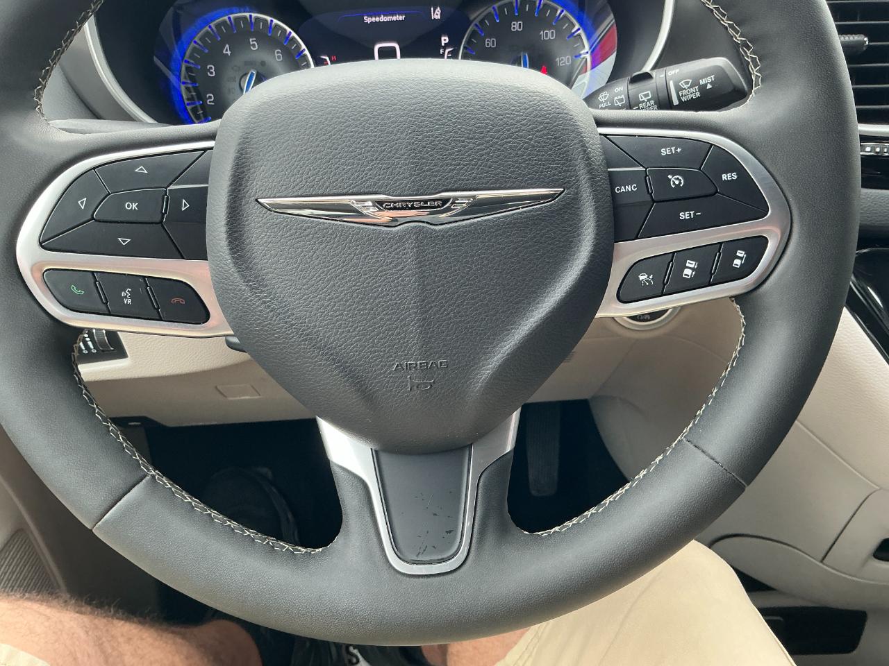 Chrysler Pacifica Touring L FWD 2024
