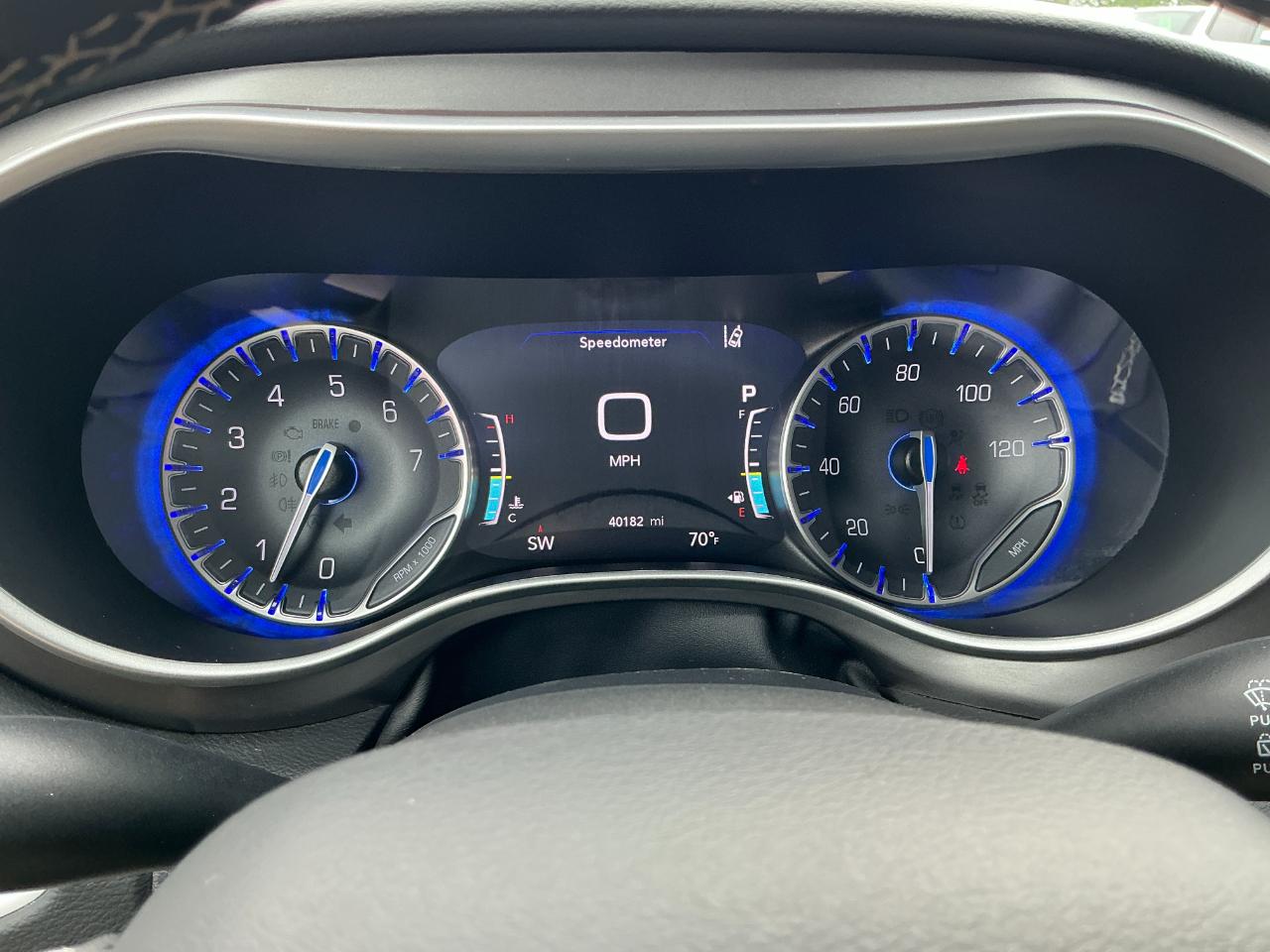 Chrysler Pacifica Touring L FWD 2024
