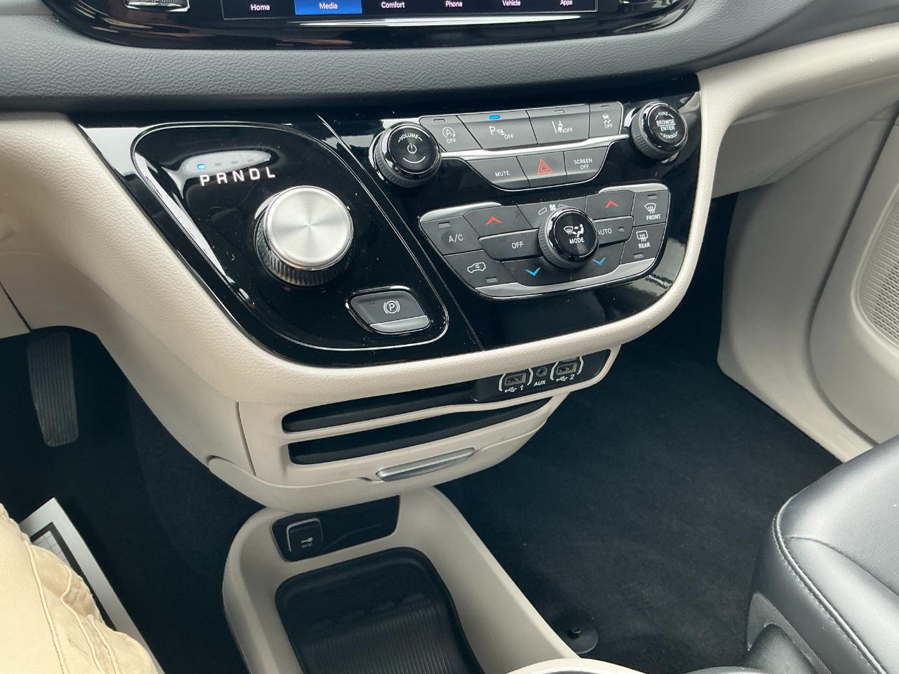 Chrysler Pacifica Touring L FWD 2024