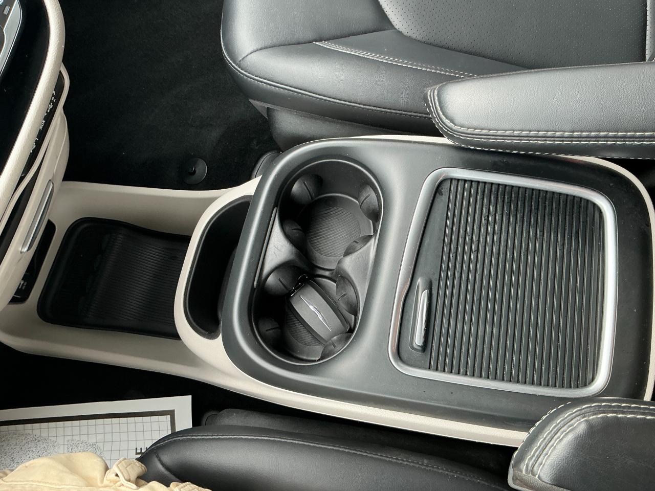 Chrysler Pacifica Touring L FWD 2024