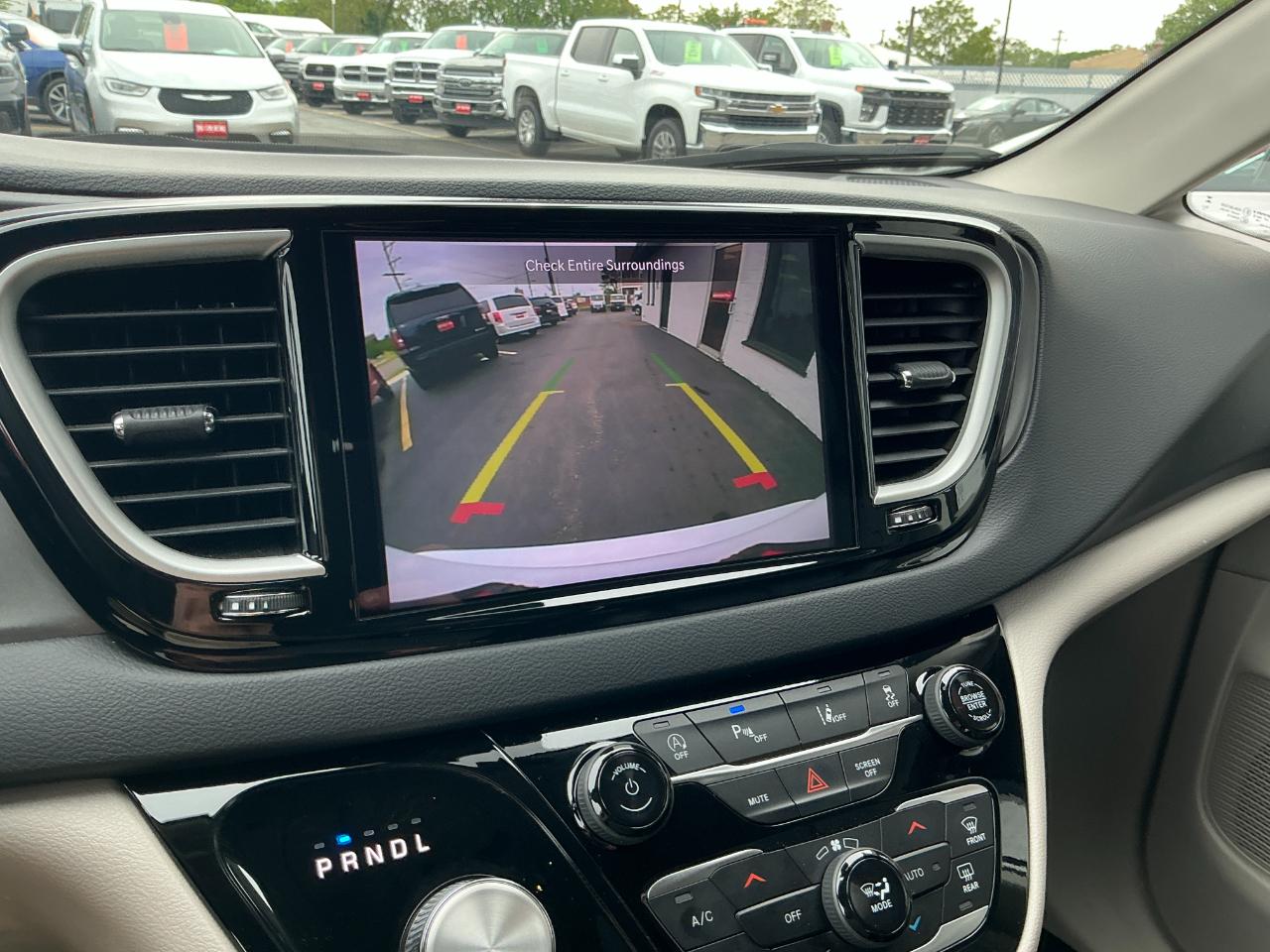 Chrysler Pacifica Touring L FWD 2024