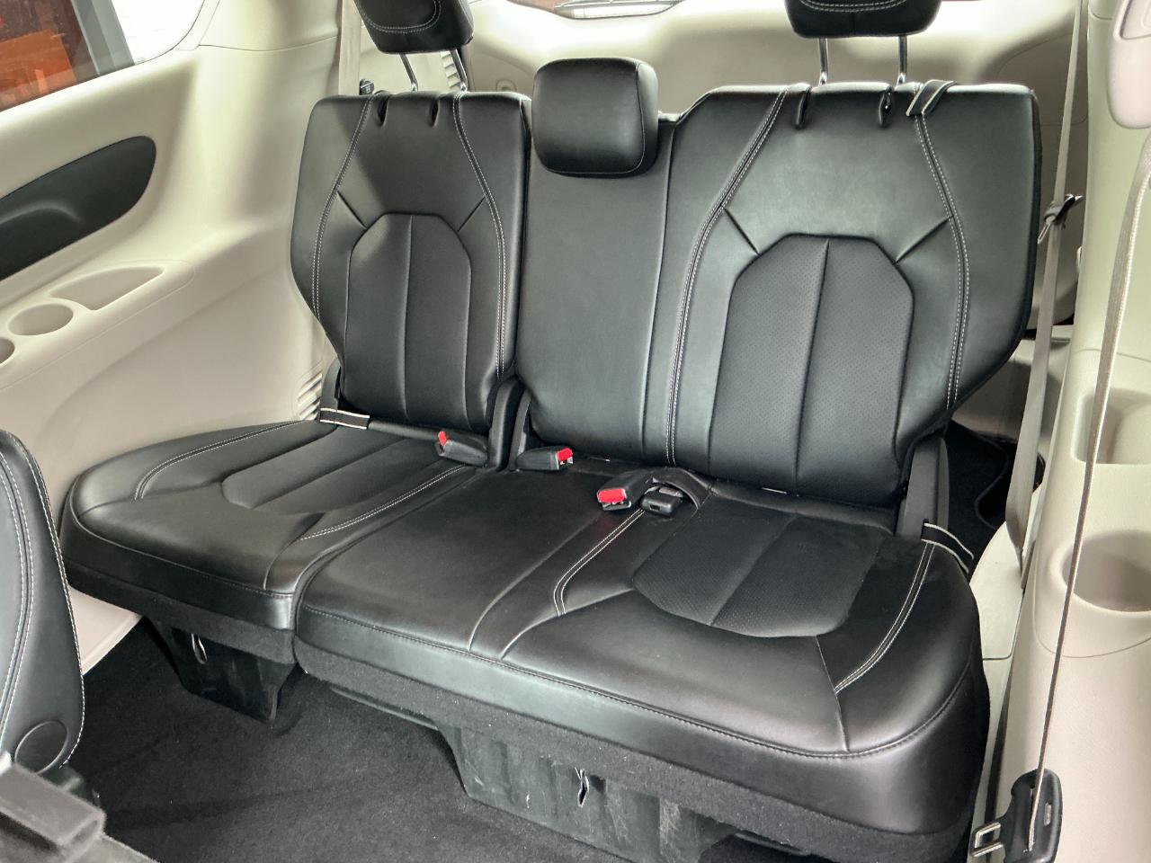 Chrysler Pacifica Touring L FWD 2024