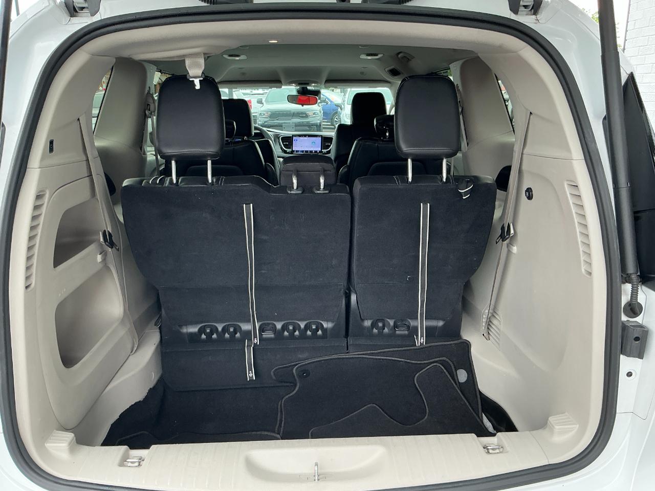Chrysler Pacifica Touring L FWD 2024
