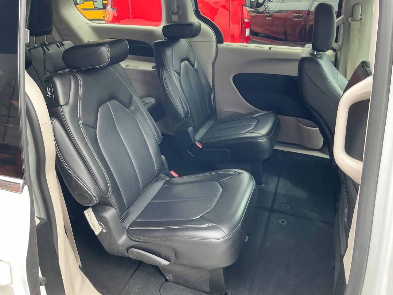 Chrysler Pacifica Touring L FWD 2024