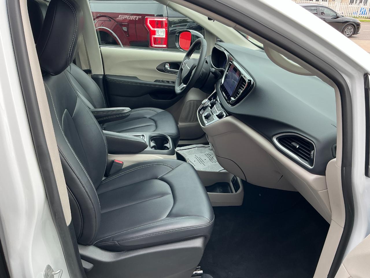 Chrysler Pacifica Touring L FWD 2024