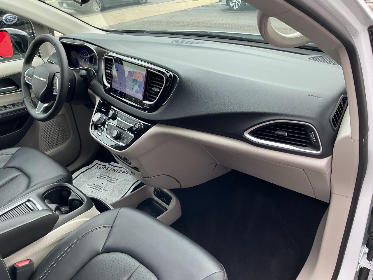 Chrysler Pacifica Touring L FWD 2024