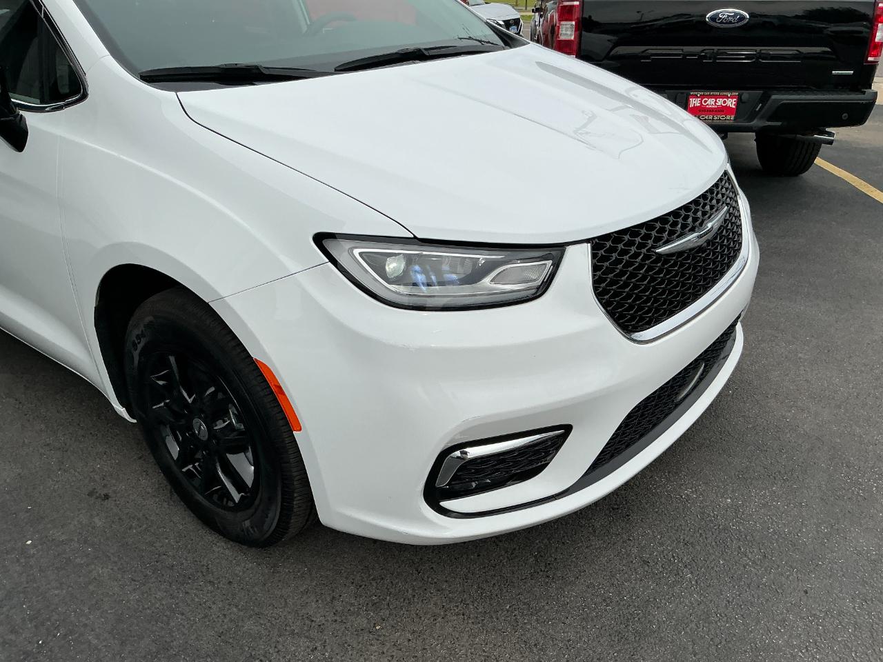 Chrysler Pacifica Touring L FWD 2024