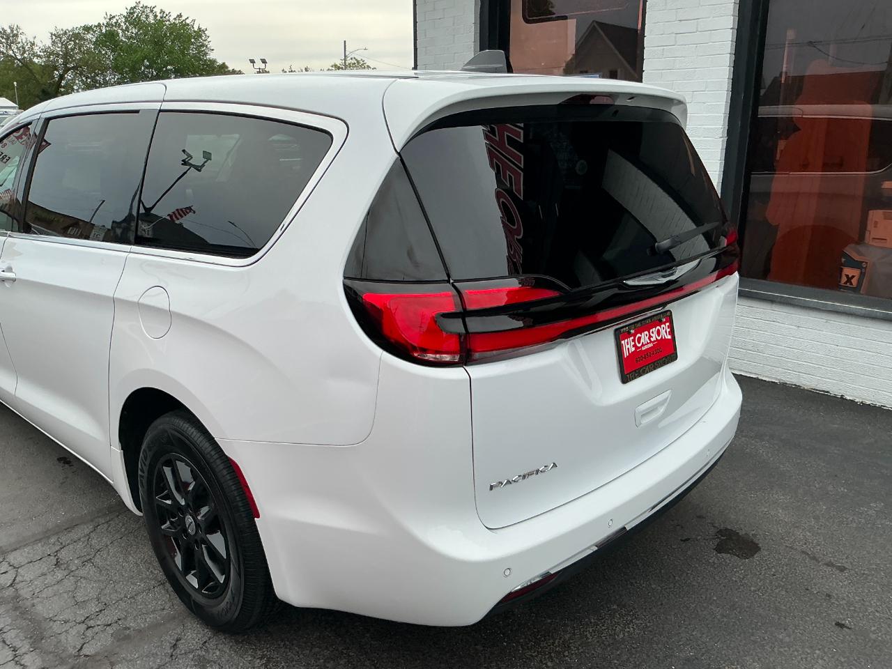 Chrysler Pacifica Touring L FWD 2024