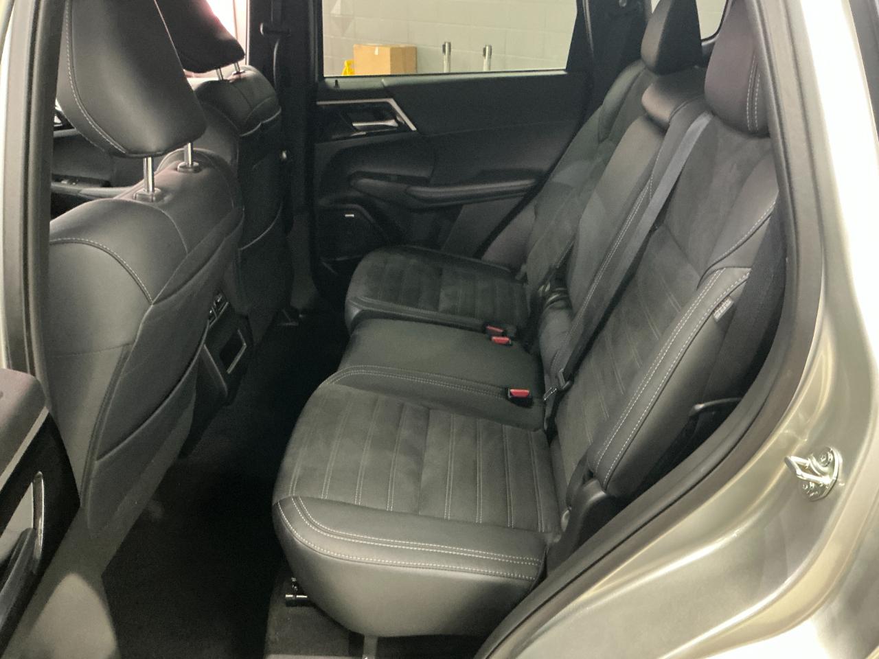 Mitsubishi Outlander SE S-AWC 2025