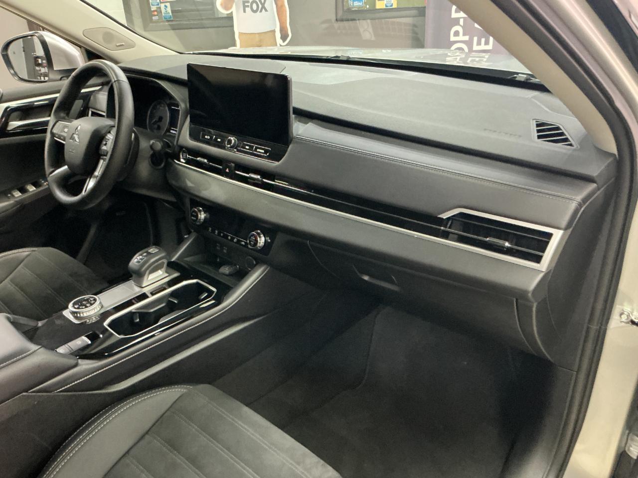 Mitsubishi Outlander SE S-AWC 2025