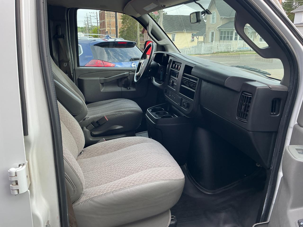 Chevrolet Express Cargo Van RWD 2500 135" 2019
