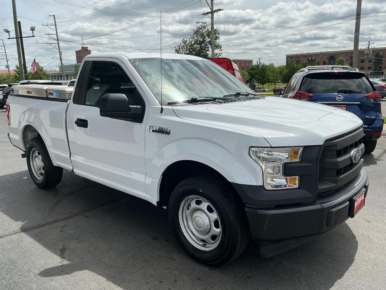 Ford F-150 XL Short Bed 2WD 2017
