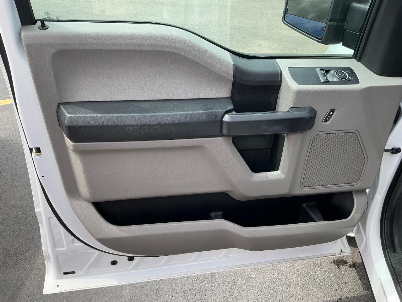 Ford F-150 XL Short Bed 2WD 2017
