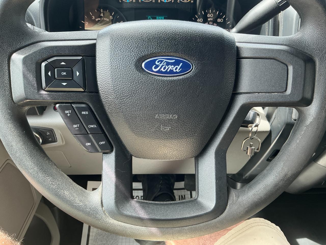 Ford F-150 XL Short Bed 2WD 2017