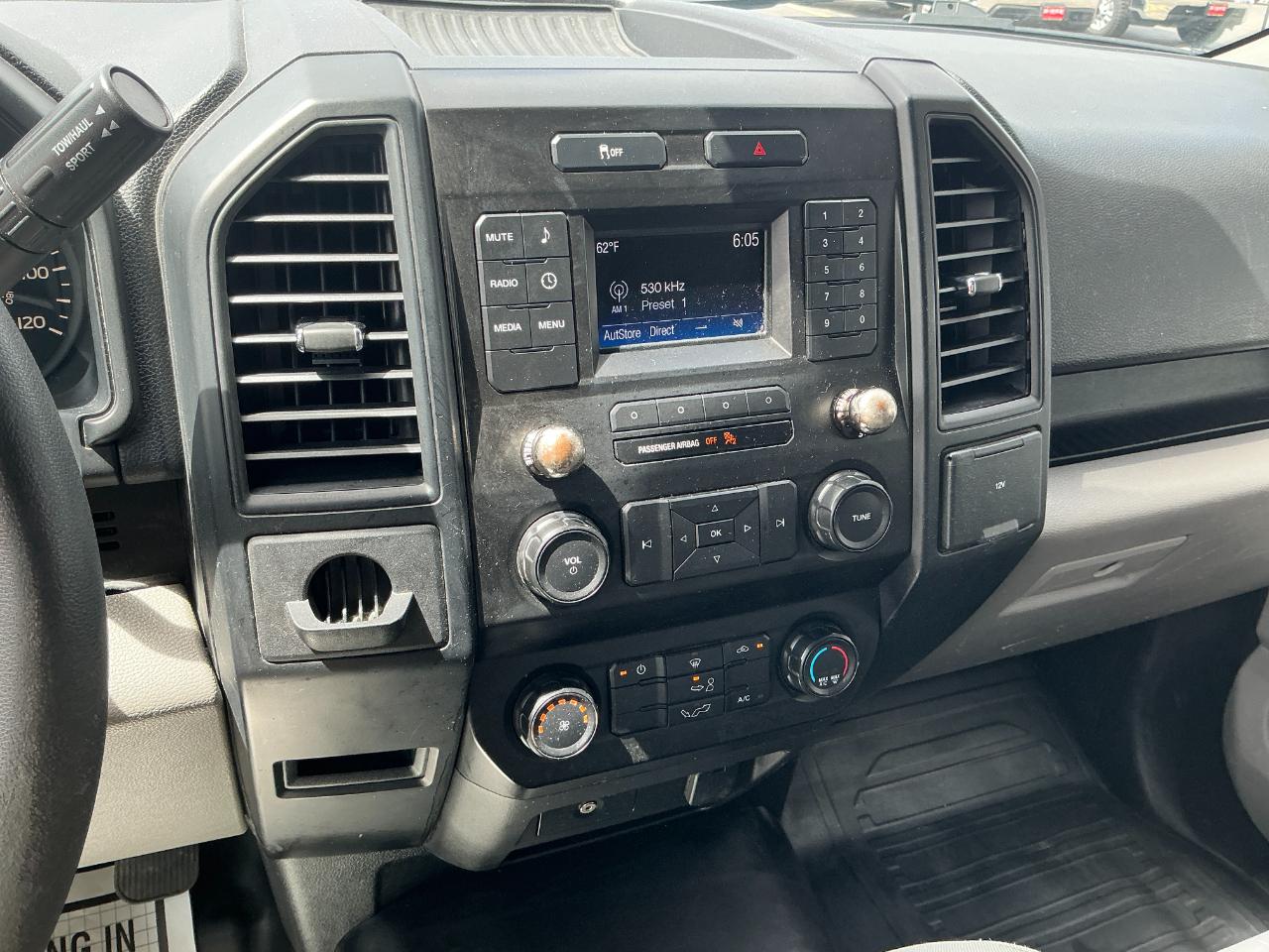 Ford F-150 XL Short Bed 2WD 2017