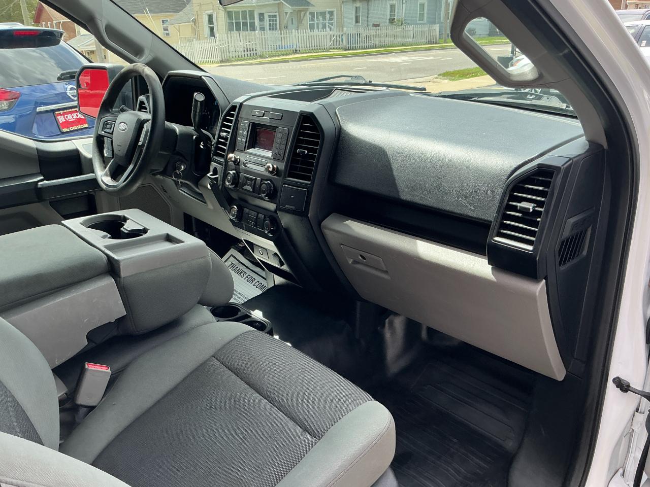 Ford F-150 XL Short Bed 2WD 2017