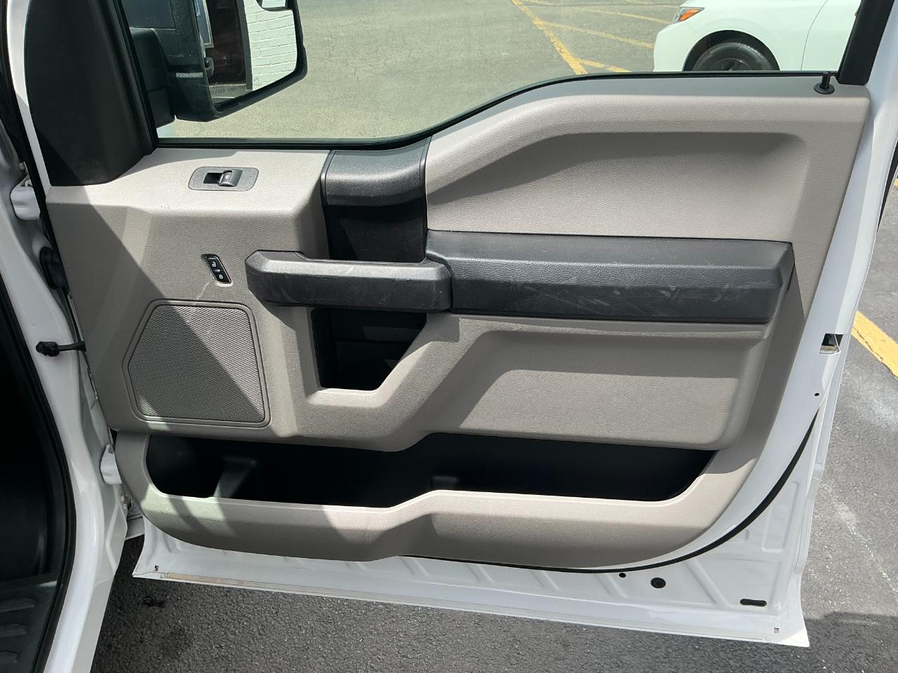 Ford F-150 XL Short Bed 2WD 2017