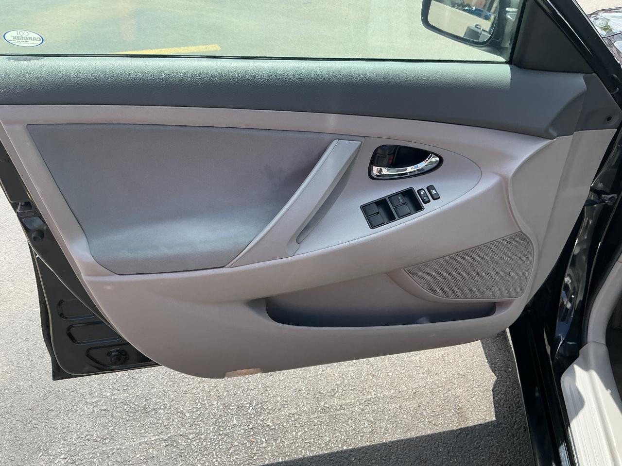 Toyota Camry 4dr Sdn LE Auto 2009