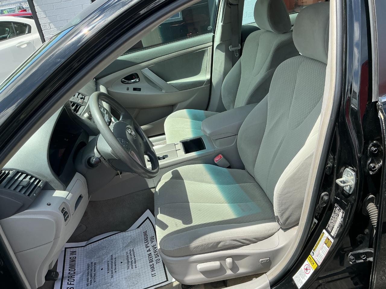 Toyota Camry 4dr Sdn LE Auto 2009