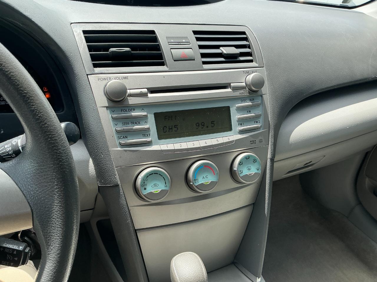 Toyota Camry 4dr Sdn LE Auto 2009