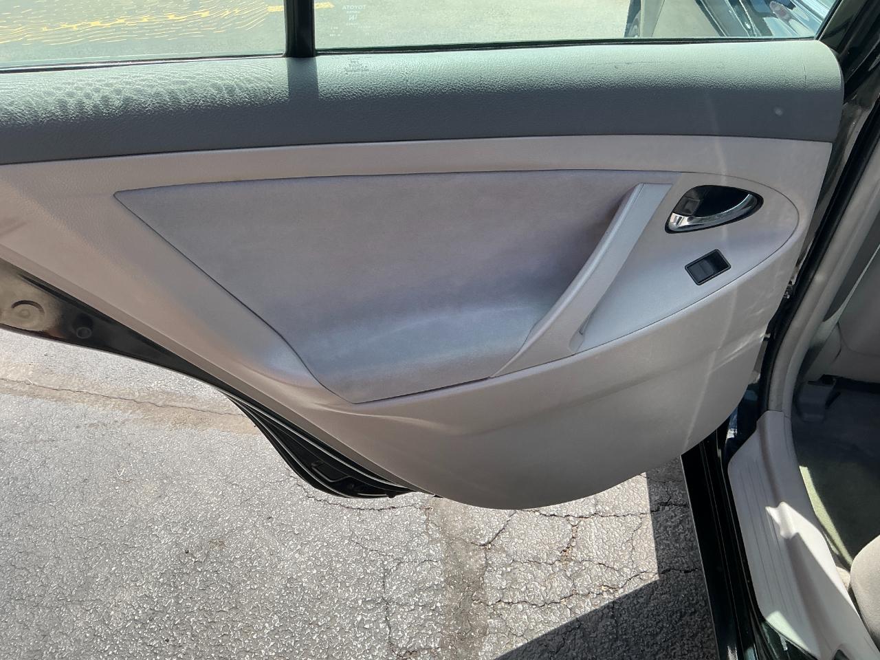Toyota Camry 4dr Sdn LE Auto 2009