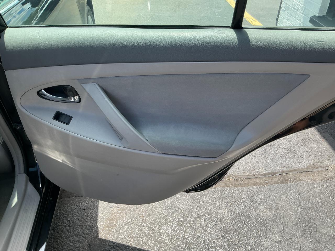 Toyota Camry 4dr Sdn LE Auto 2009