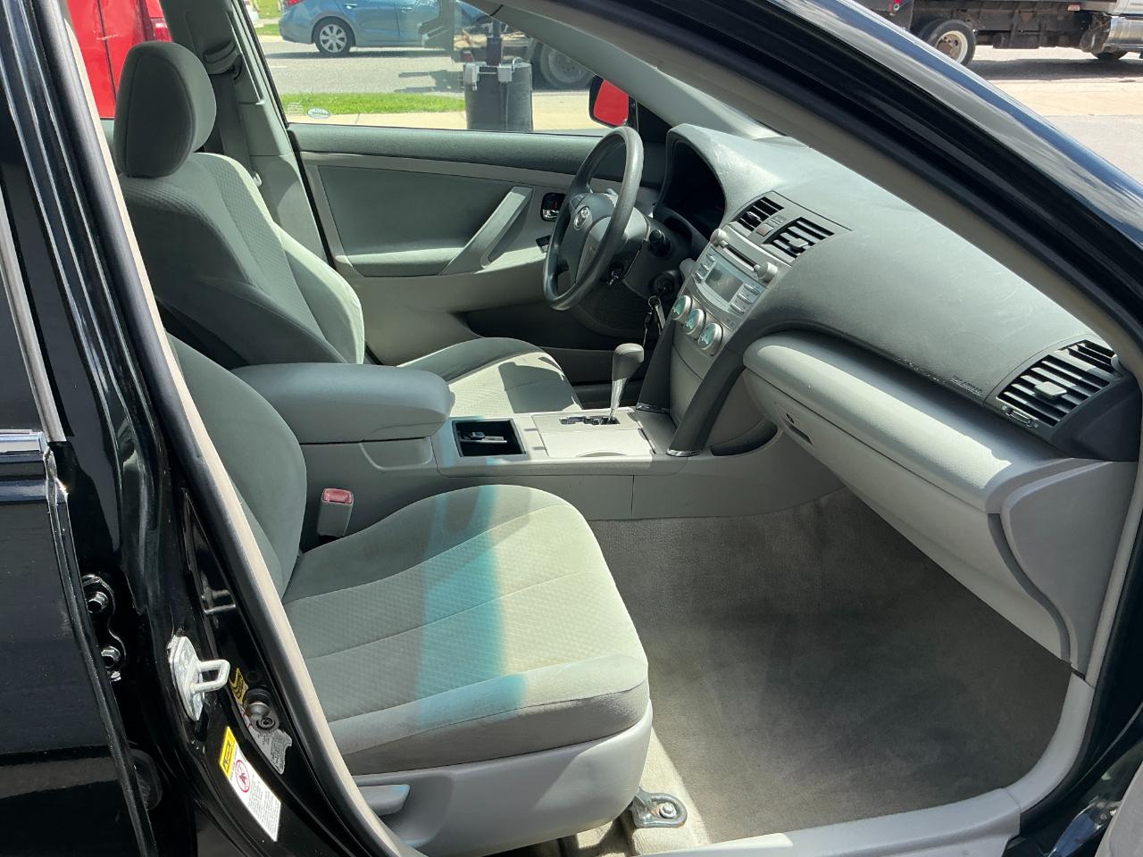 Toyota Camry 4dr Sdn LE Auto 2009