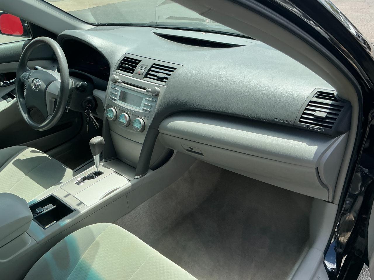 Toyota Camry 4dr Sdn LE Auto 2009