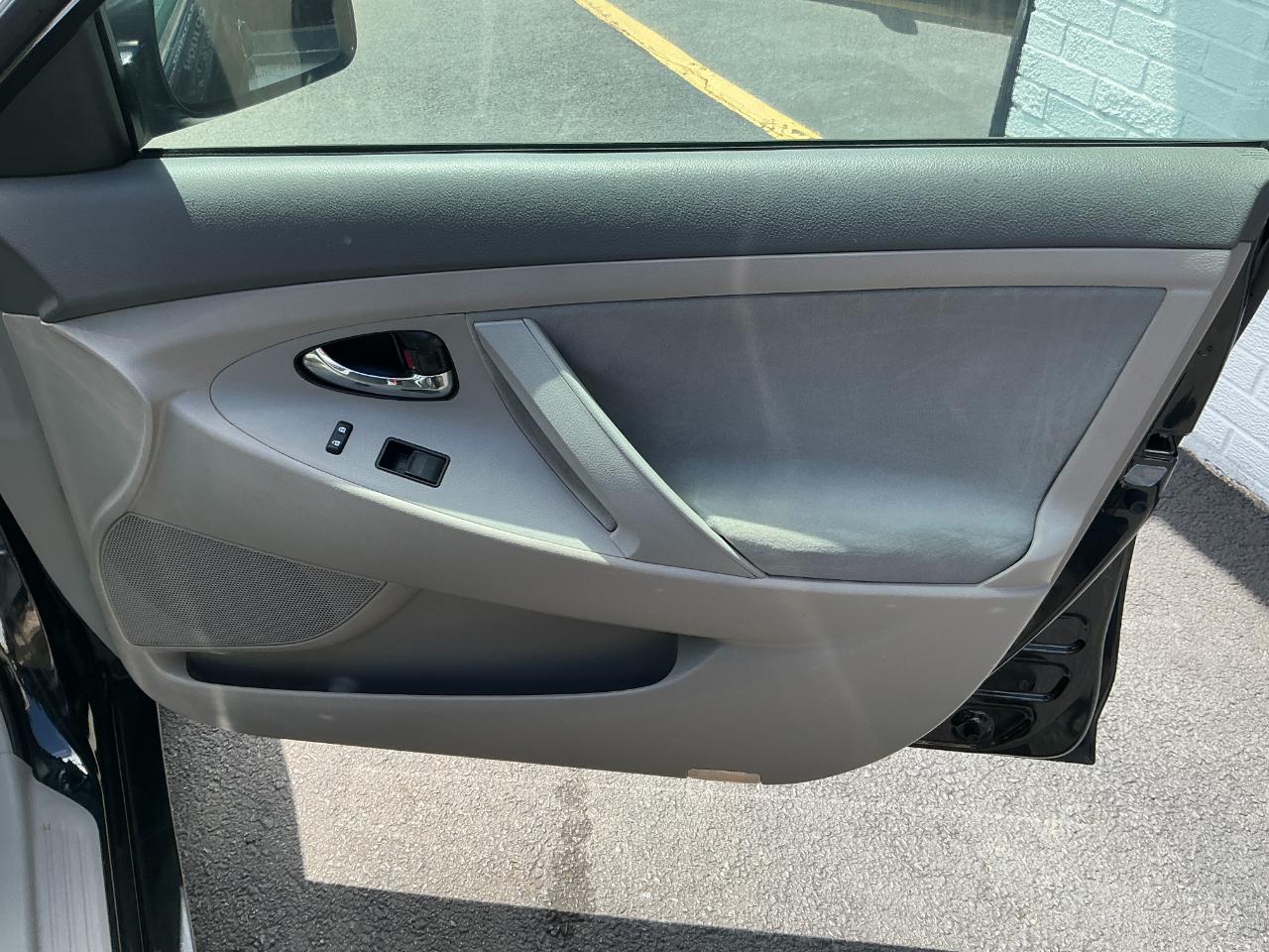 Toyota Camry 4dr Sdn LE Auto 2009