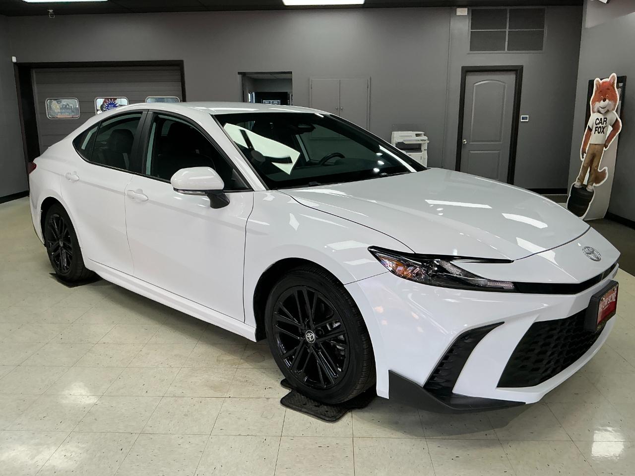Toyota Camry SE Auto (Natl) 2025