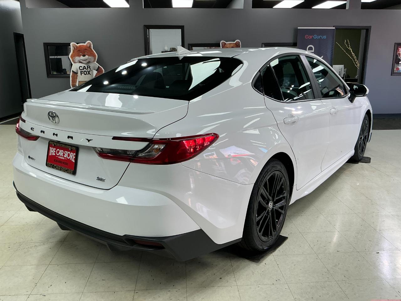 Toyota Camry SE Auto (Natl) 2025