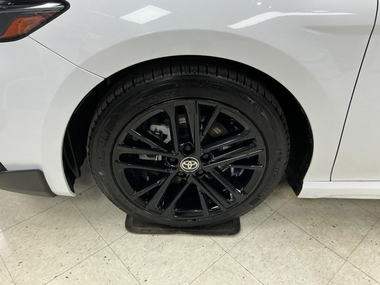 Toyota Camry SE Auto (Natl) 2025