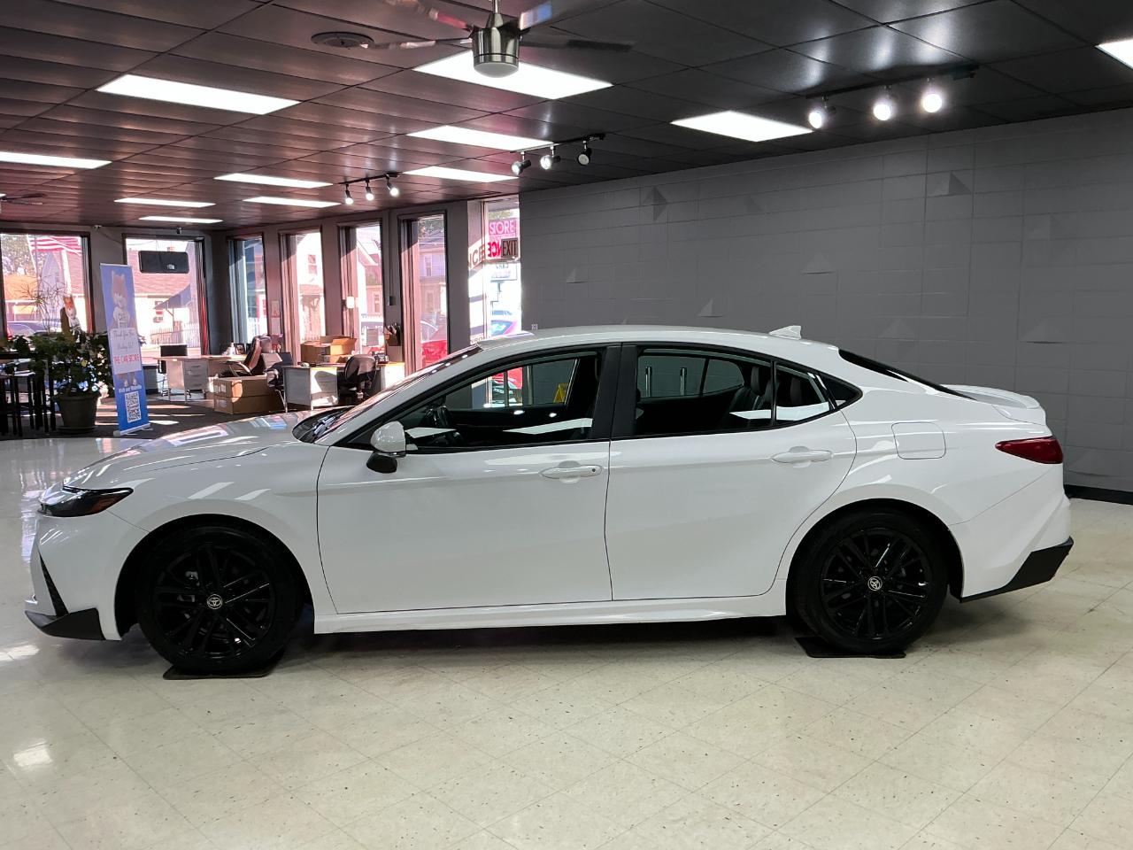Toyota Camry SE Auto (Natl) 2025