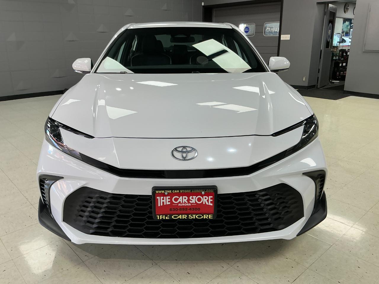 Toyota Camry SE Auto (Natl) 2025
