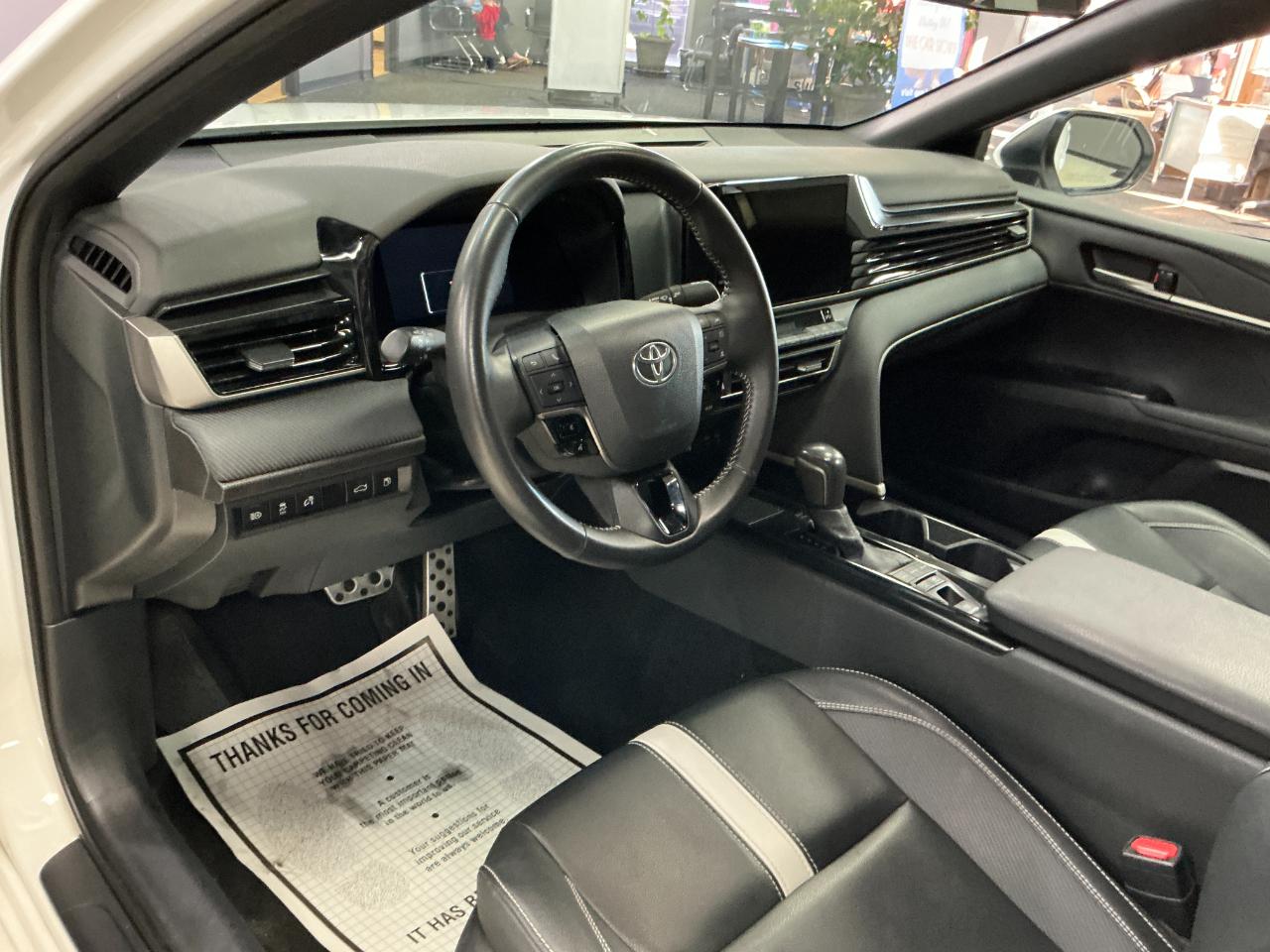 Toyota Camry SE Auto (Natl) 2025