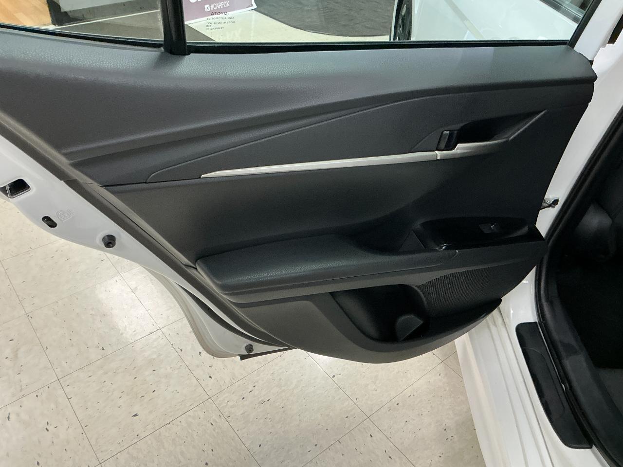 Toyota Camry SE Auto (Natl) 2025