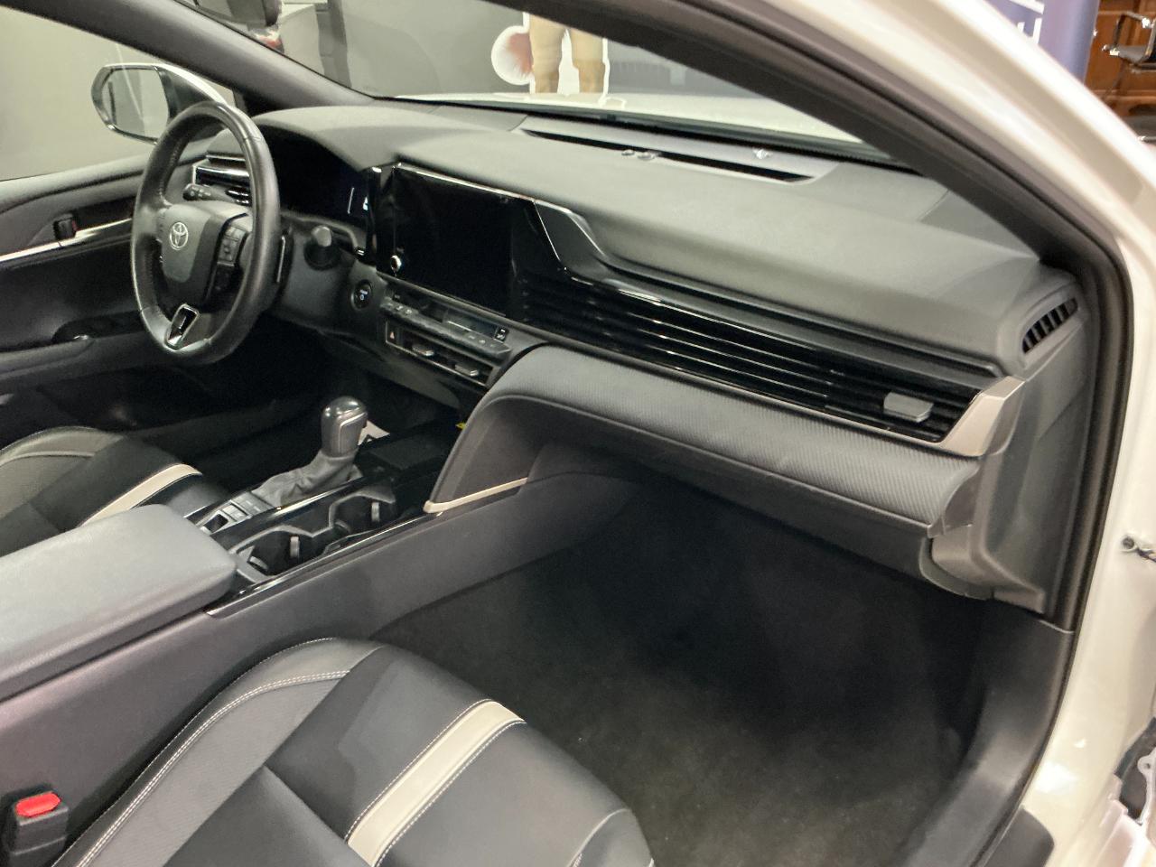 Toyota Camry SE Auto (Natl) 2025