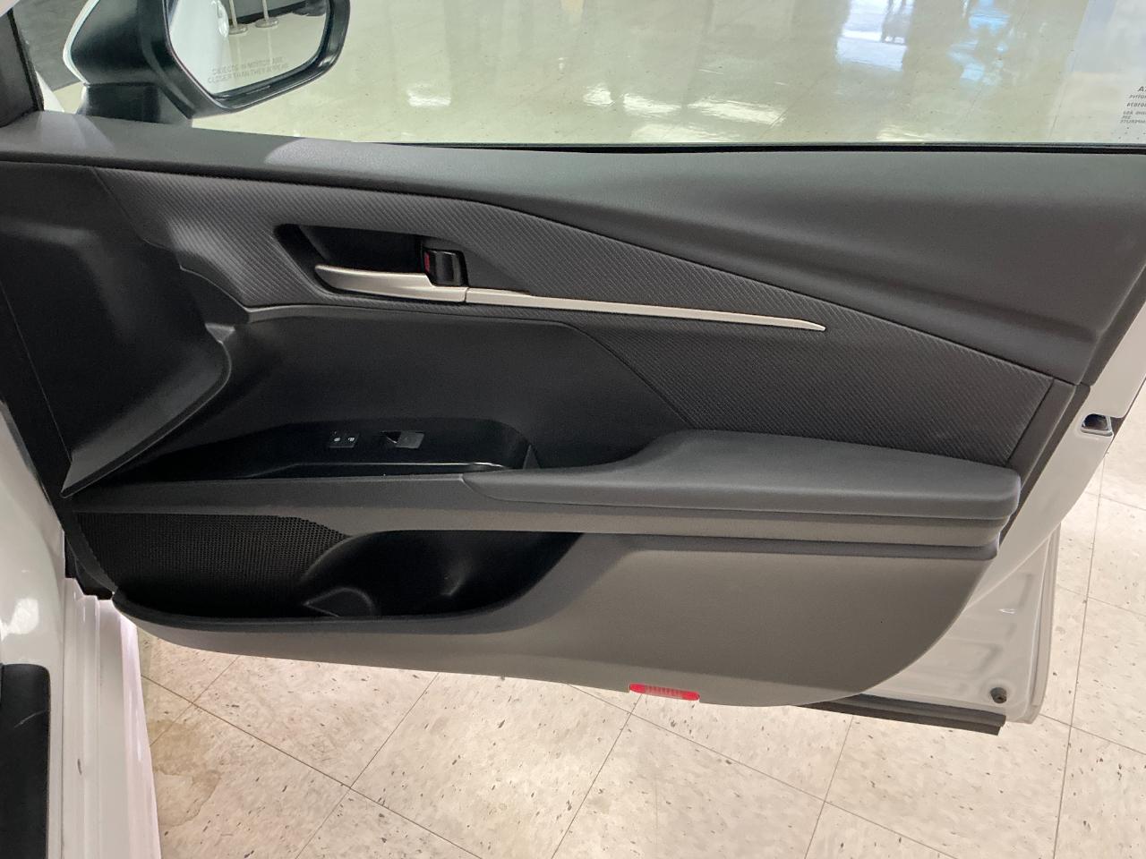 Toyota Camry SE Auto (Natl) 2025