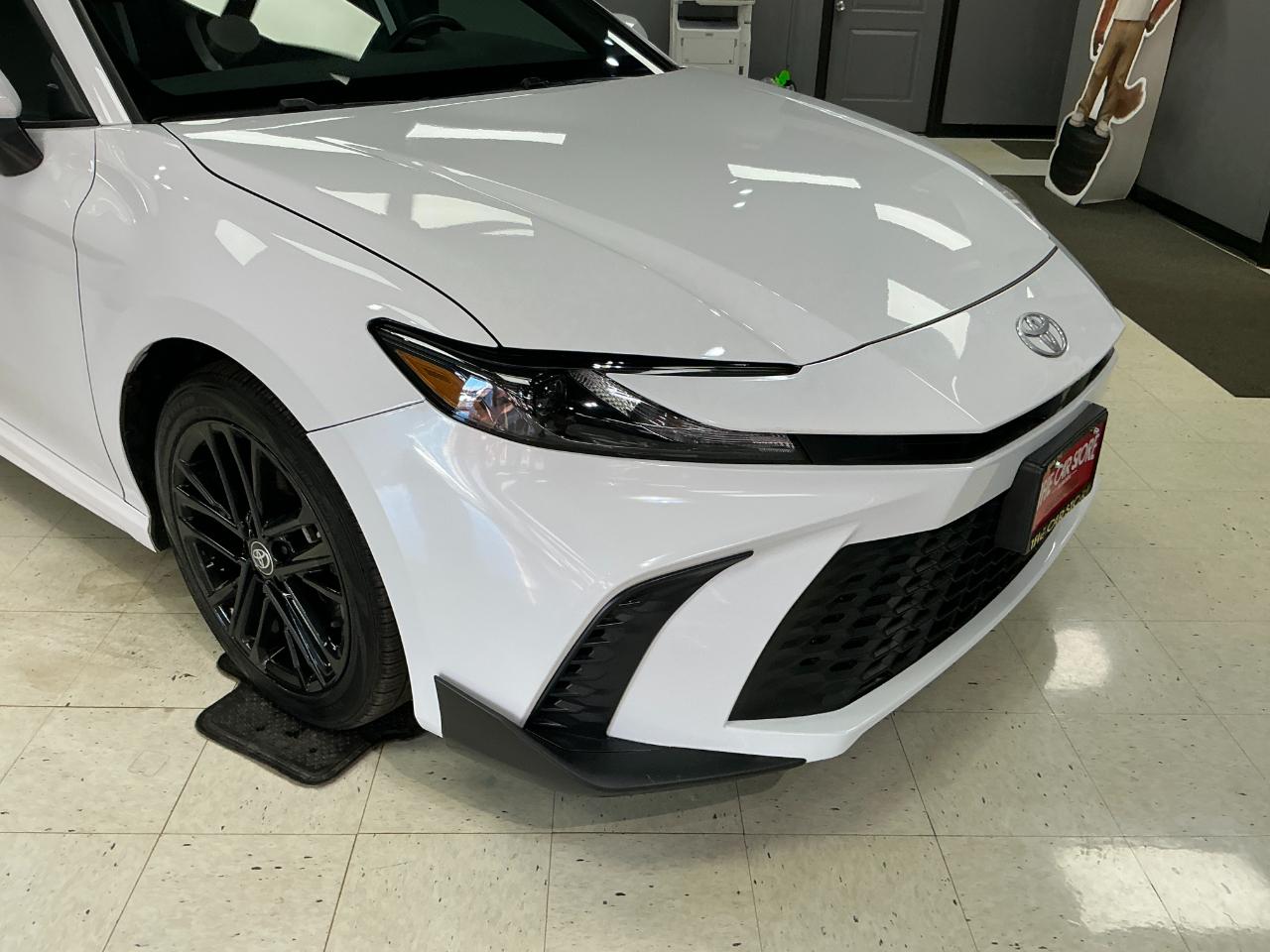 Toyota Camry SE Auto (Natl) 2025