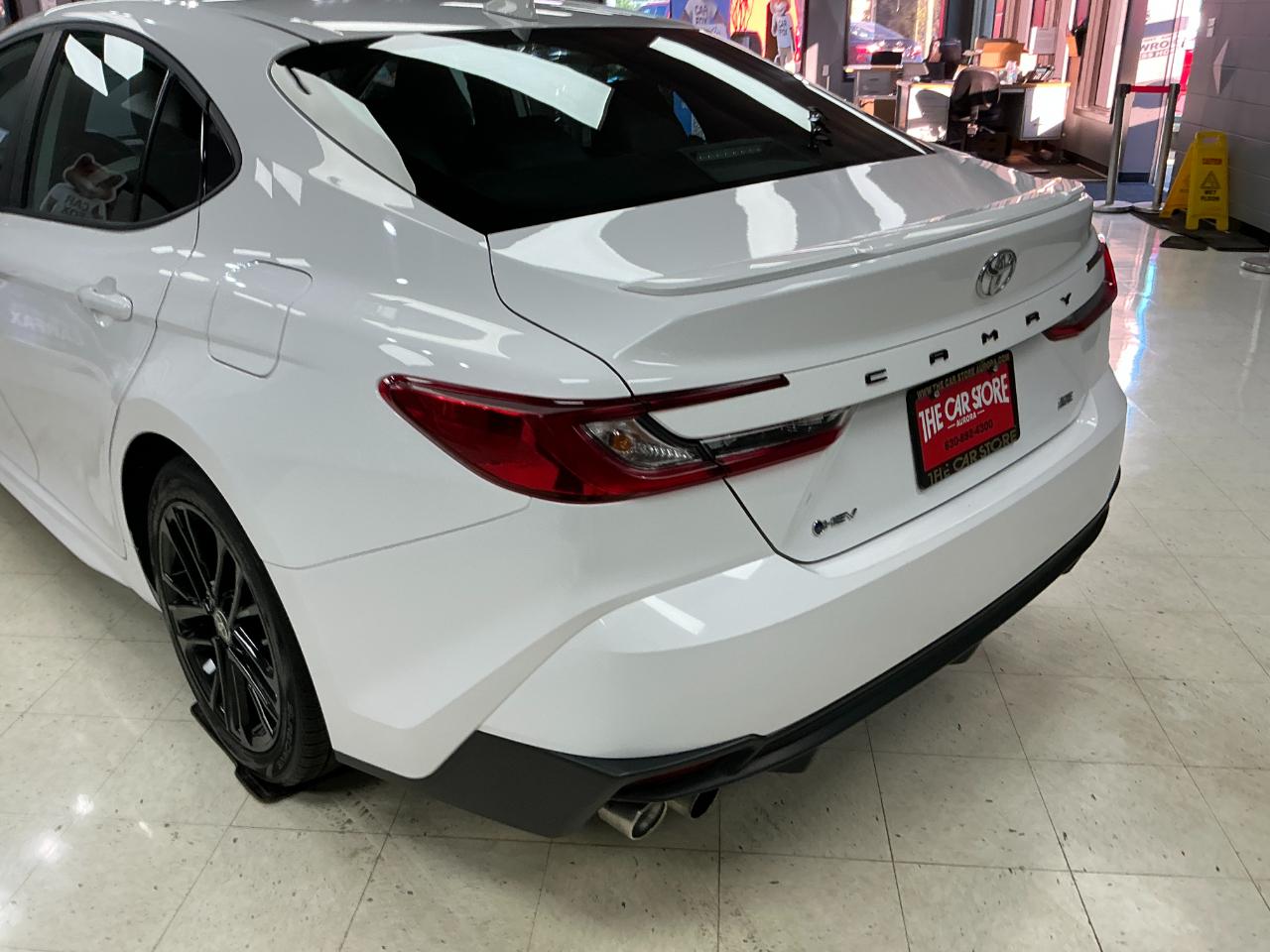 Toyota Camry SE Auto (Natl) 2025