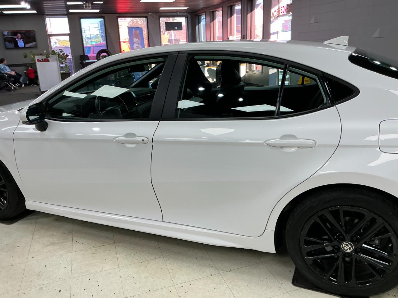 Toyota Camry SE Auto (Natl) 2025